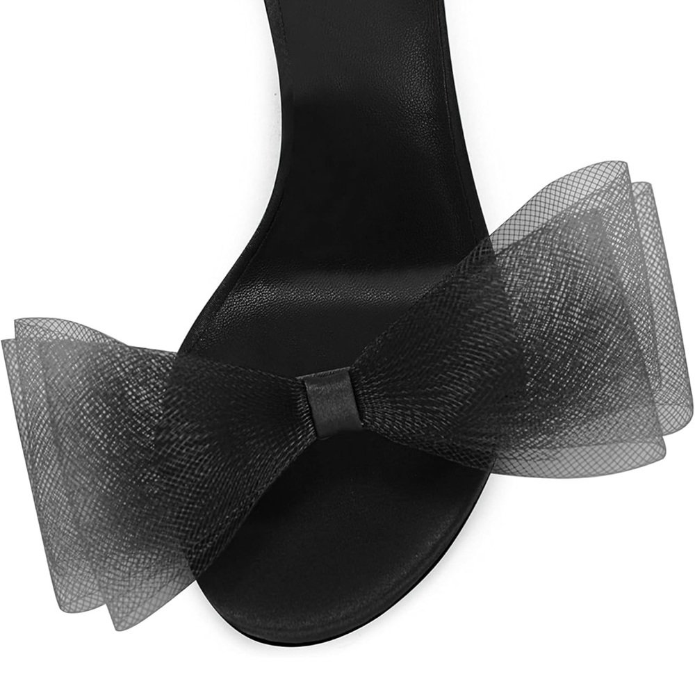 Heels with removable bows